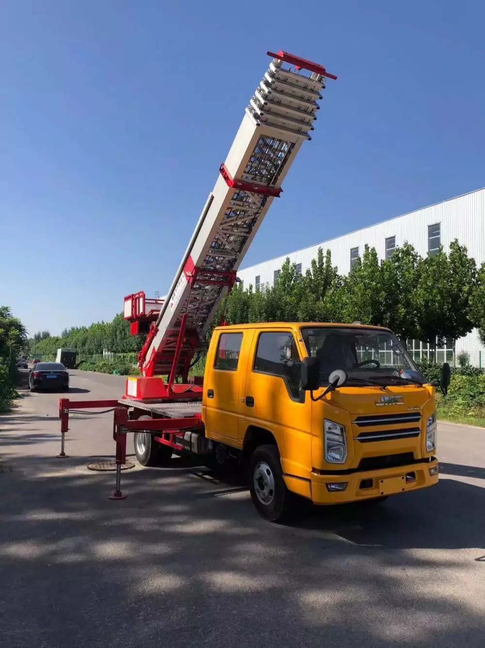 泾县附近的云梯车出租服务：轻松解决高空作业需求