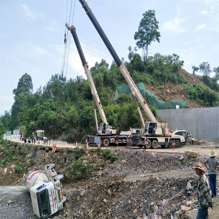 泾县汽车掉沟里叫吊车救援要多少钱